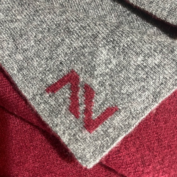 CASHMERE SCARF GRAY AND MAROON NWT. 7 FOR ALL MANKIND - Picture 4 of 4